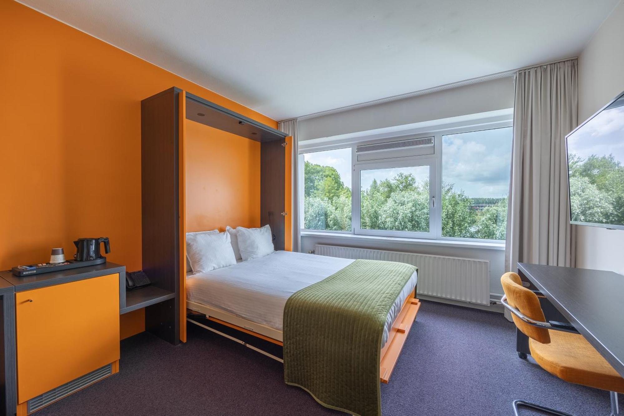 Single Room Waterfront