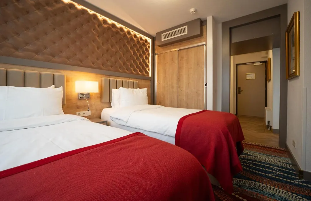 Art Hotel Rotterdam-Fully Renovated-1